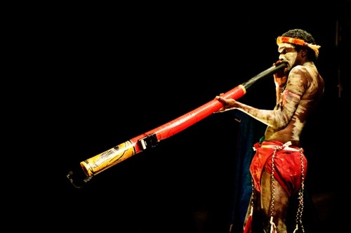 vila-didgeridoo-player-1.jpg